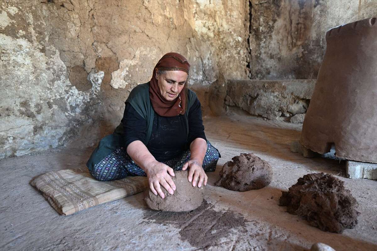 Nesilden nesile aktarılan gelenek! Tandırlar kadınların emeğiyle şekilleniyor 4